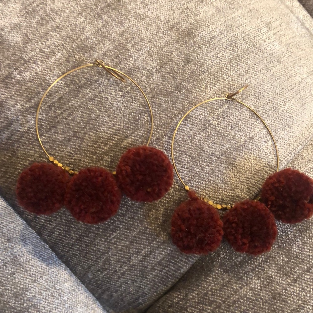 Chan Luu Pom Pom hoops